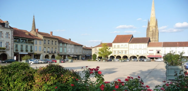 Place de l'hôtel de ville à Marciac